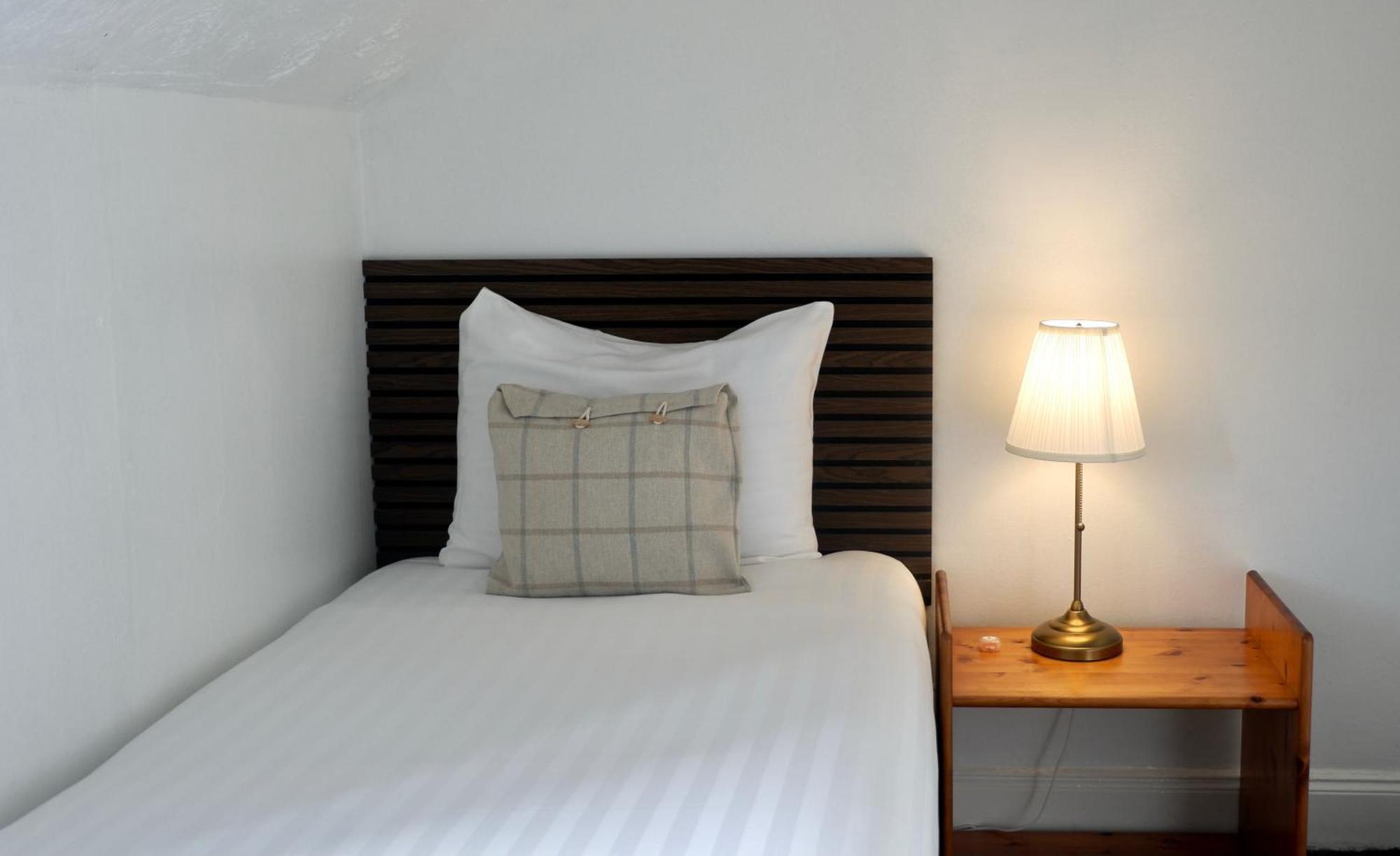 4 Friends House Hotel Единбург Екстериор снимка